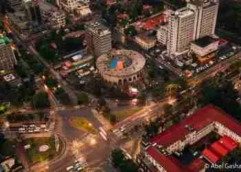 Chasing Dollars: Between Banks and Black Markets